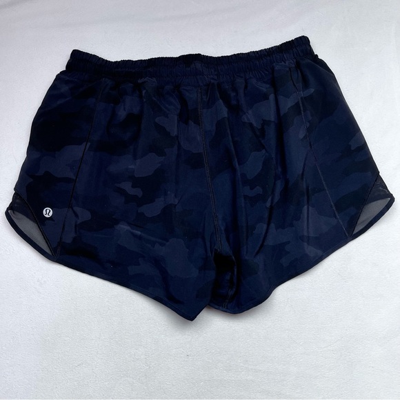 Lululemon Hotty Hot Low Rise Shorts 2.5” Black Multi Incognito Camo Size 10 Tall - Picture 8 of 13